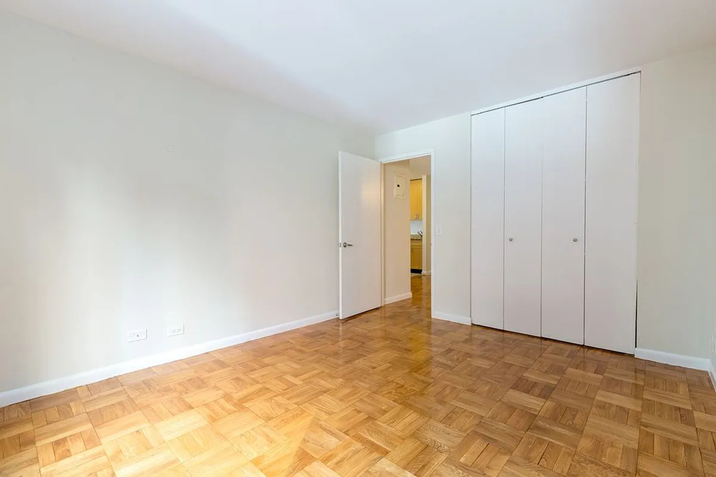 West 48th Street - Photo 3