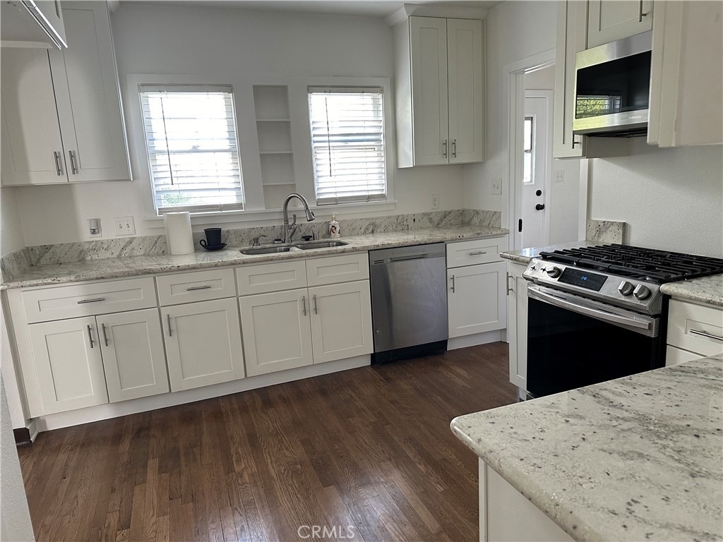 1054 N Euclid - Photo 13