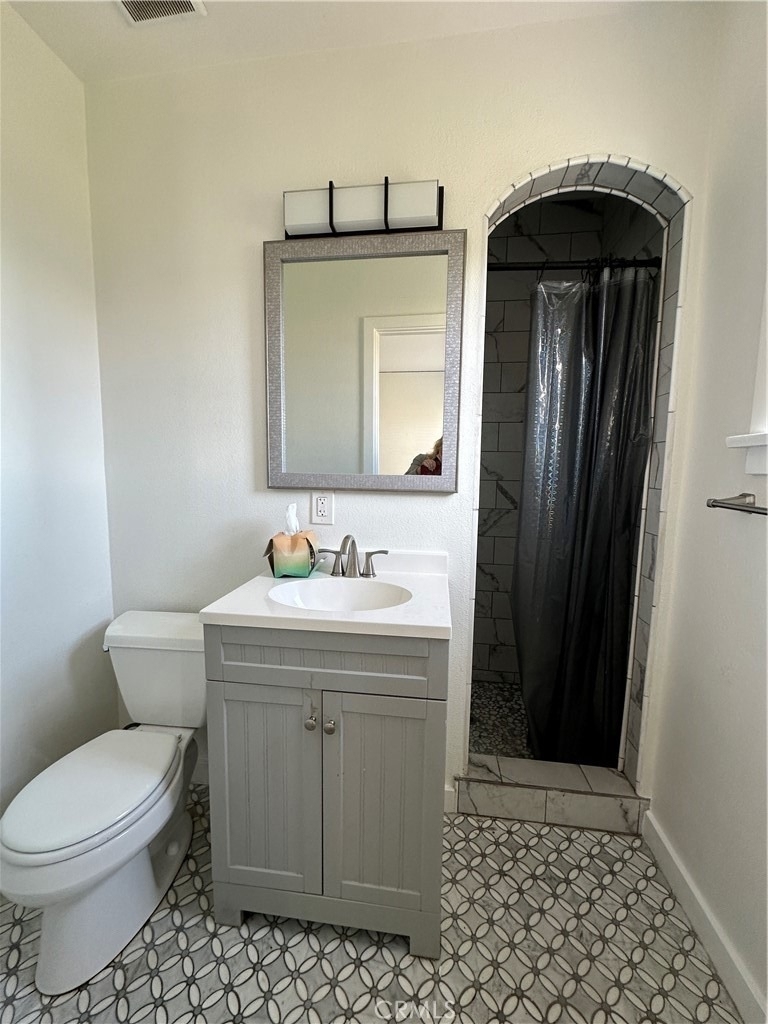 1054 N Euclid - Photo 8