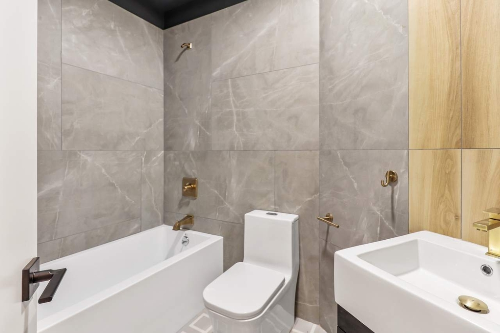 842 Flushing Avenue - Photo 9