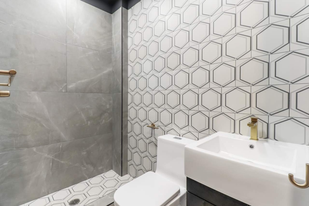 842 Flushing Avenue - Photo 8