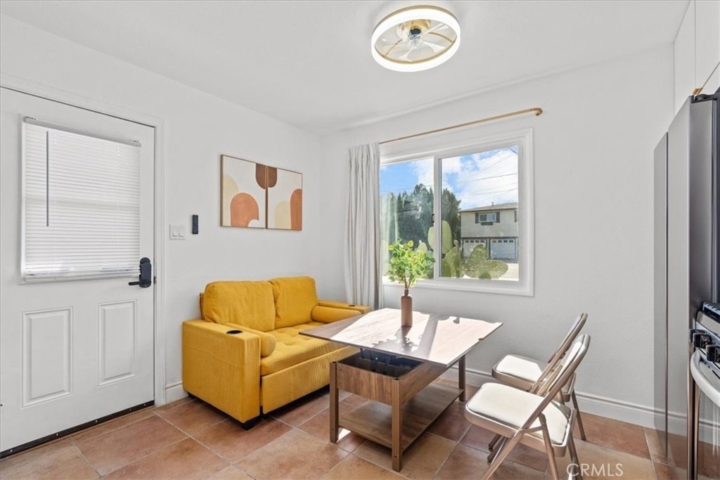 1095 Bonita Street - Photo 4
