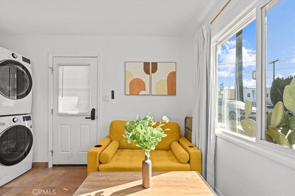 1095 Bonita Street - Photo 2