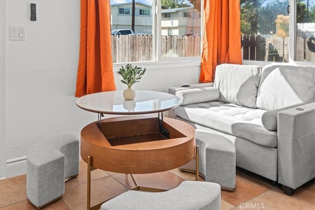 1095 Bonita Street - Photo 3