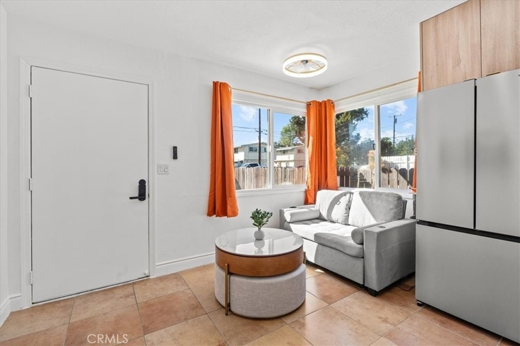1095 Bonita Street - Photo 2