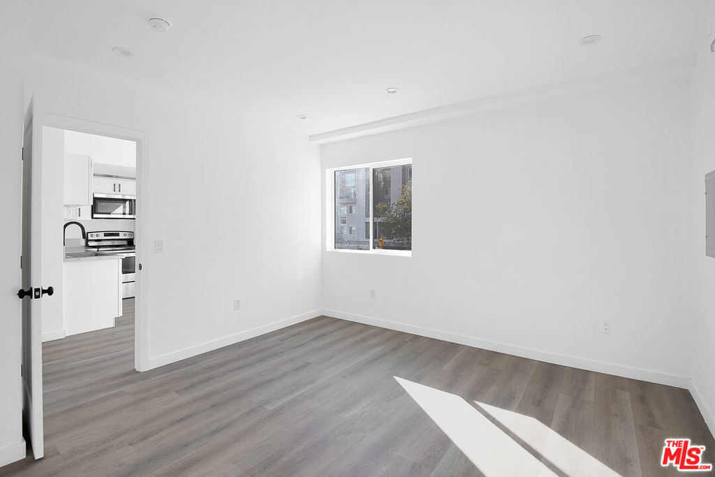 1610 S Beverly Glen Boulevard - Photo 3
