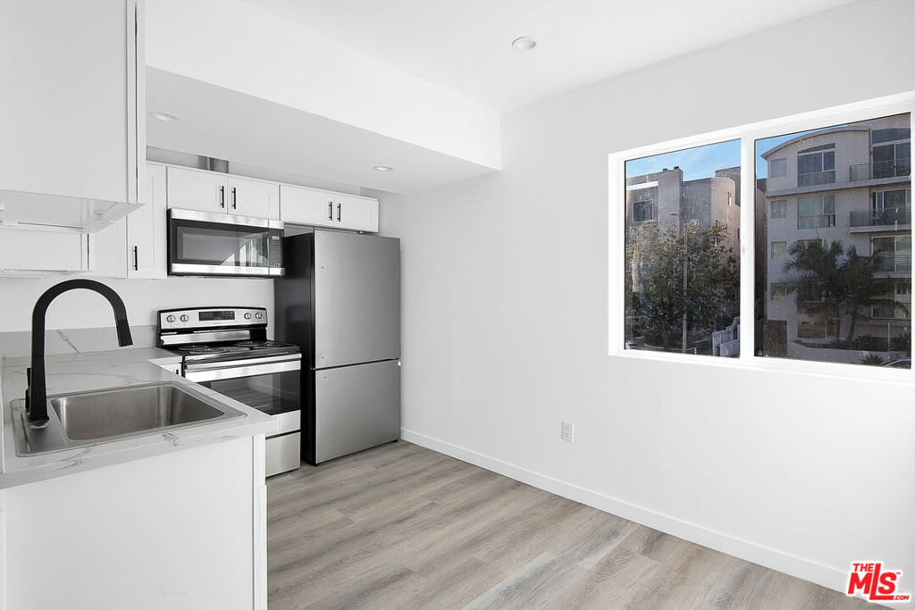 1610 S Beverly Glen Boulevard - Photo 2
