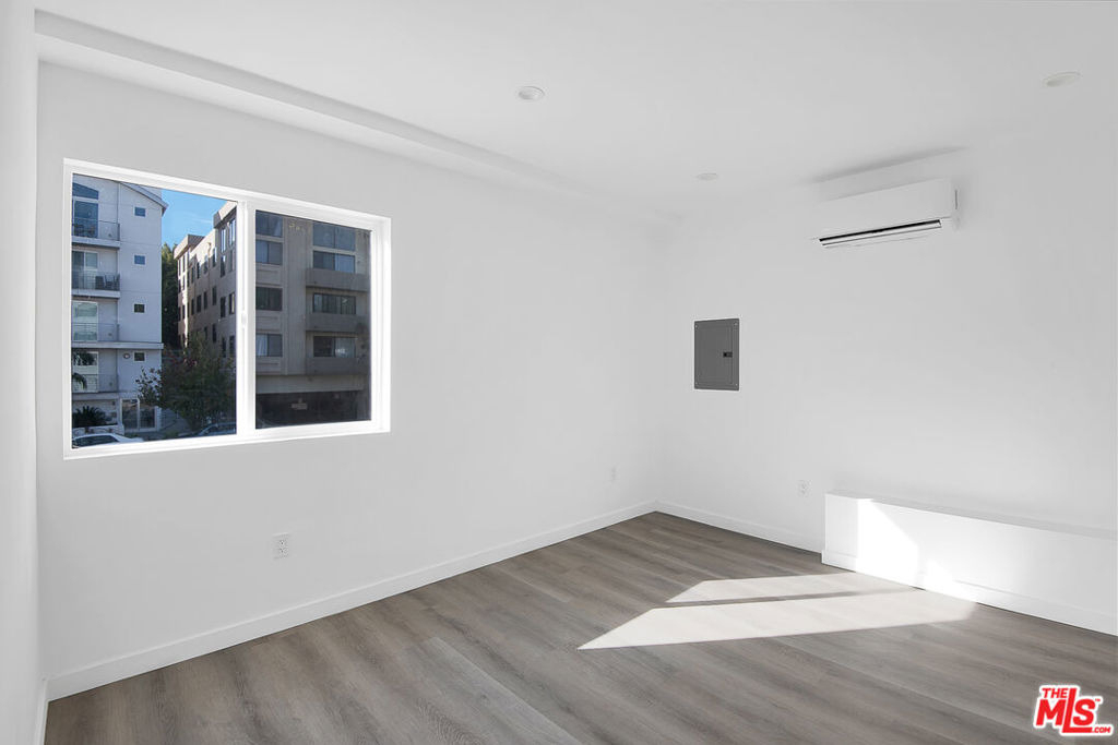 1610 S Beverly Glen Boulevard - Photo 4