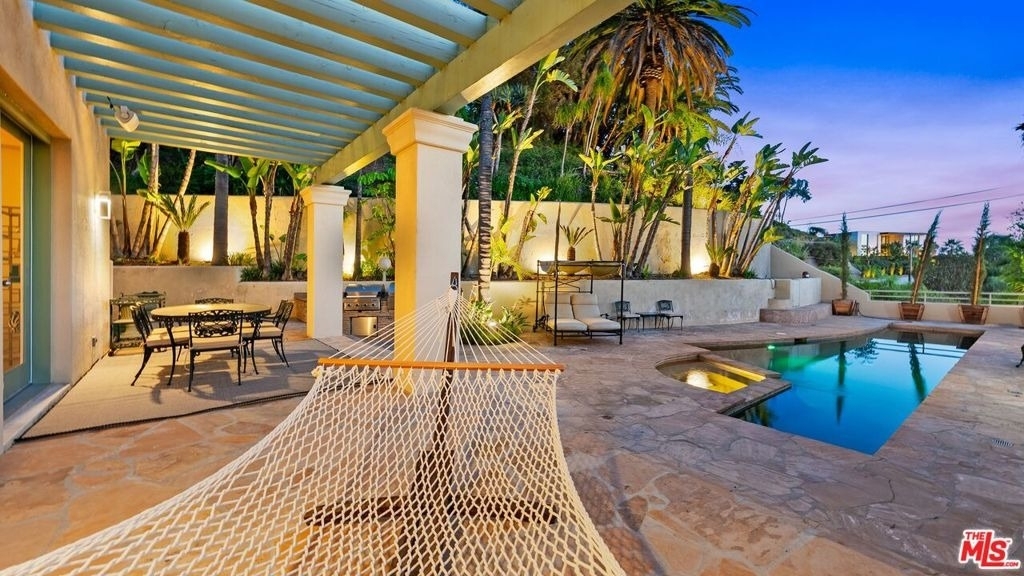 1368 Doheny Place - Photo 1