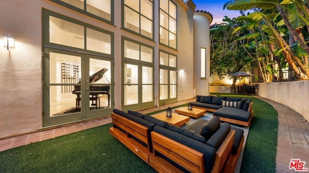 1368 Doheny Place - Photo 23