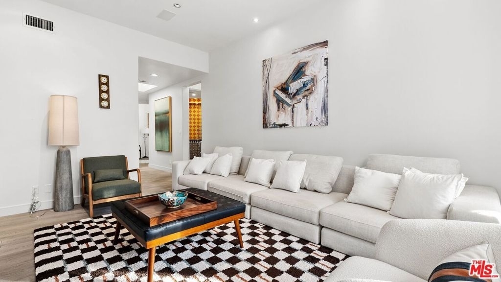 1368 Doheny Place - Photo 21