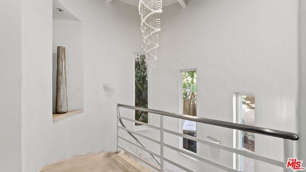 1368 Doheny Place - Photo 31