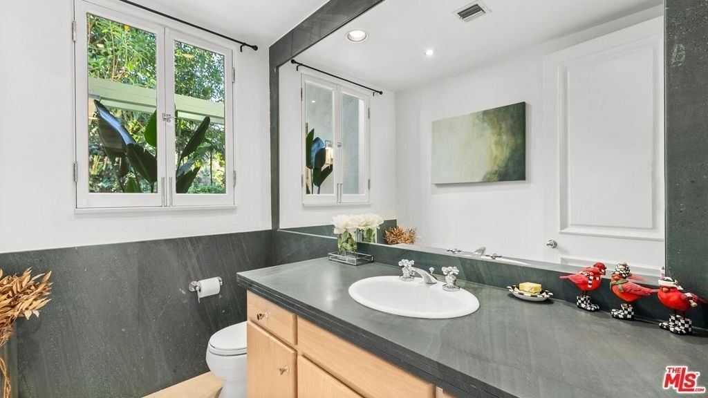 1368 Doheny Place - Photo 29
