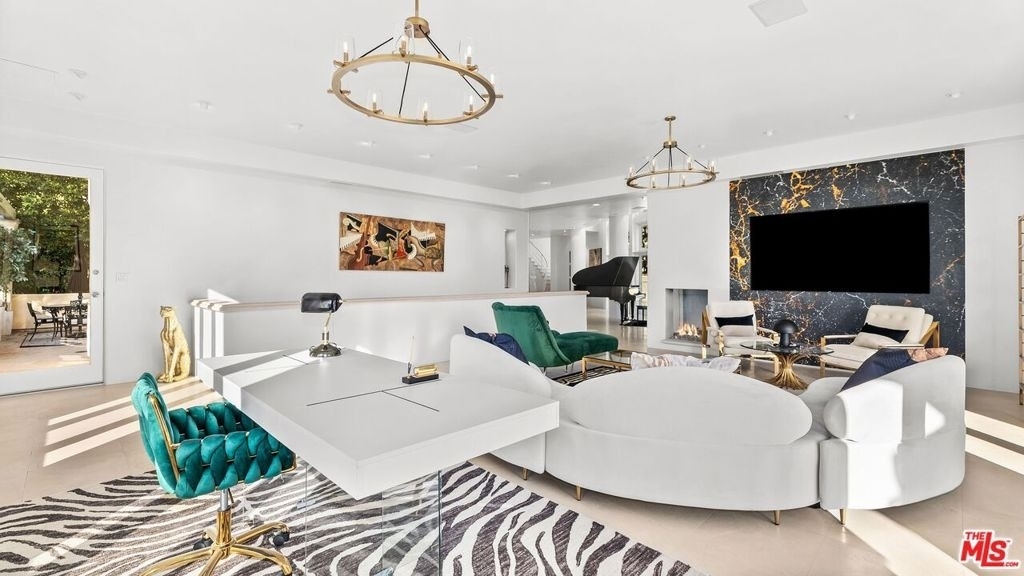 1368 Doheny Place - Photo 12