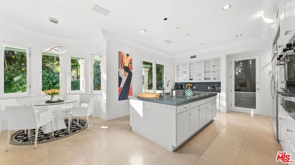 1368 Doheny Place - Photo 4