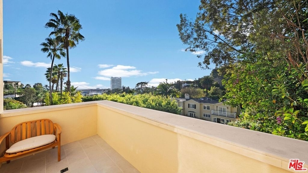 1368 Doheny Place - Photo 30