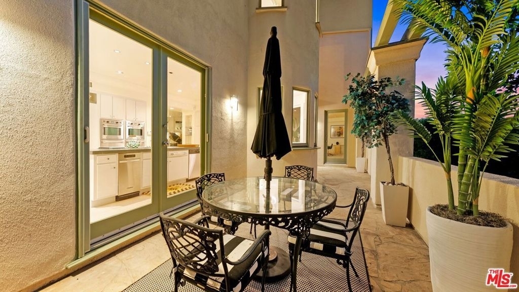 1368 Doheny Place - Photo 18