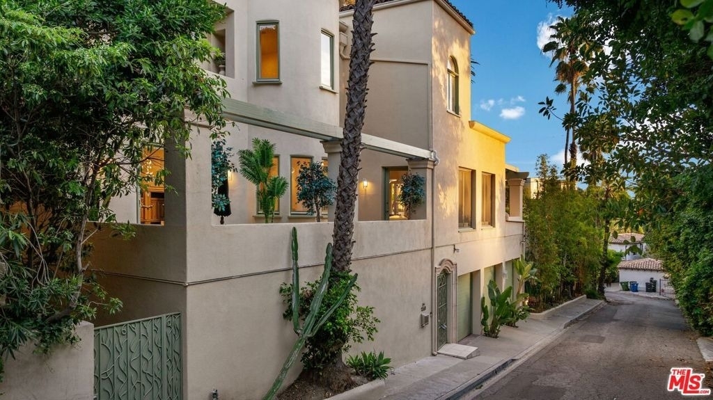 1368 Doheny Place - Photo 24