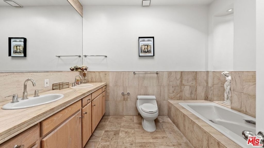 1368 Doheny Place - Photo 16