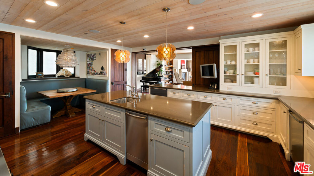 964 Palisades Beach Road - Photo 13
