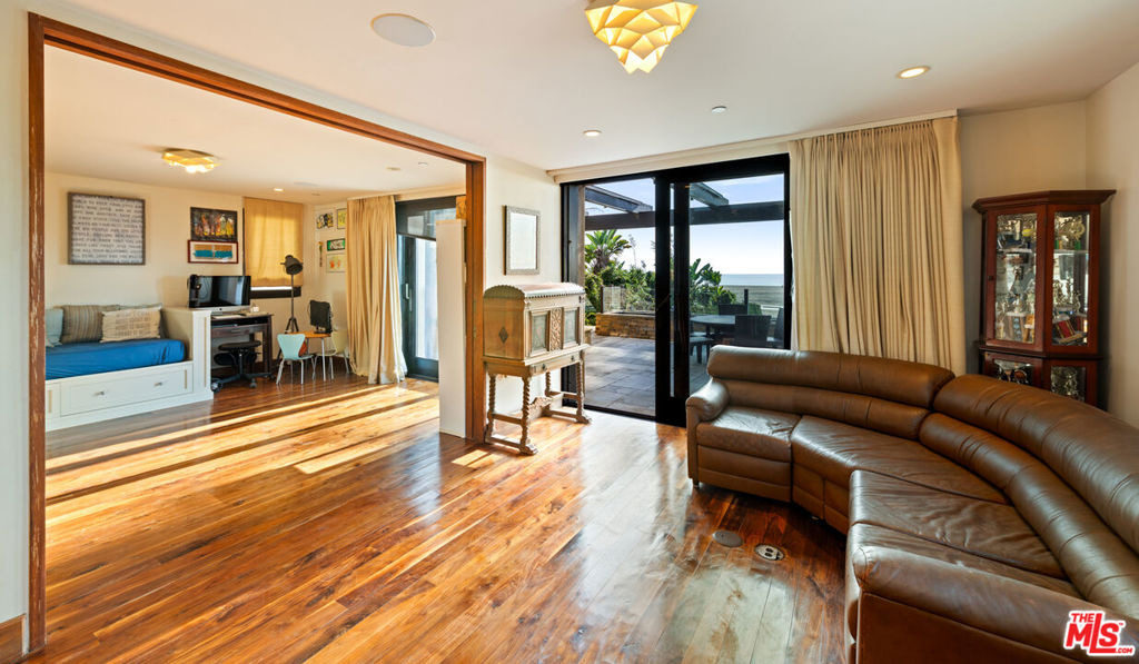 964 Palisades Beach Road - Photo 31