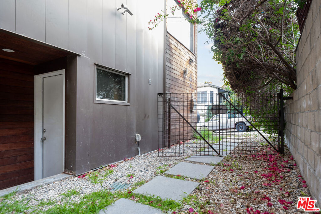 6127 Glen Tower Street - Photo 2