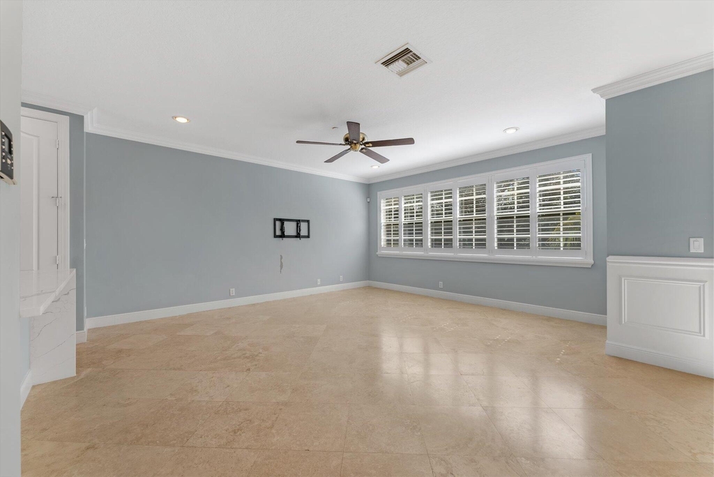 604 Ne Francesca Lane - Photo 12