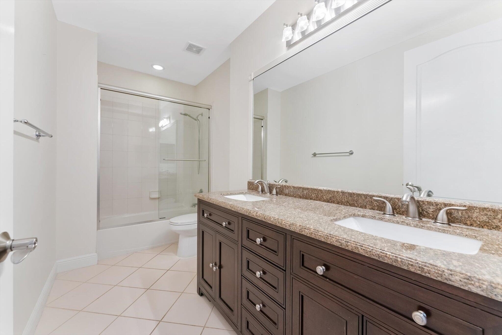 604 Ne Francesca Lane - Photo 24