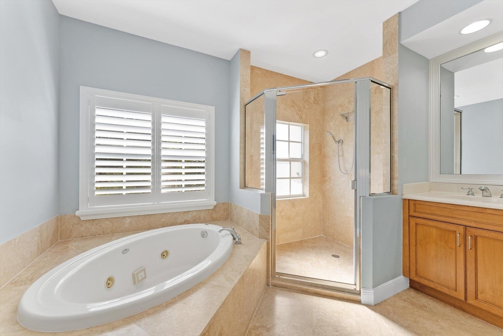 604 Ne Francesca Lane - Photo 20