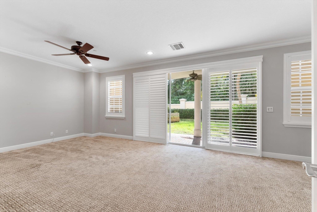 604 Ne Francesca Lane - Photo 34