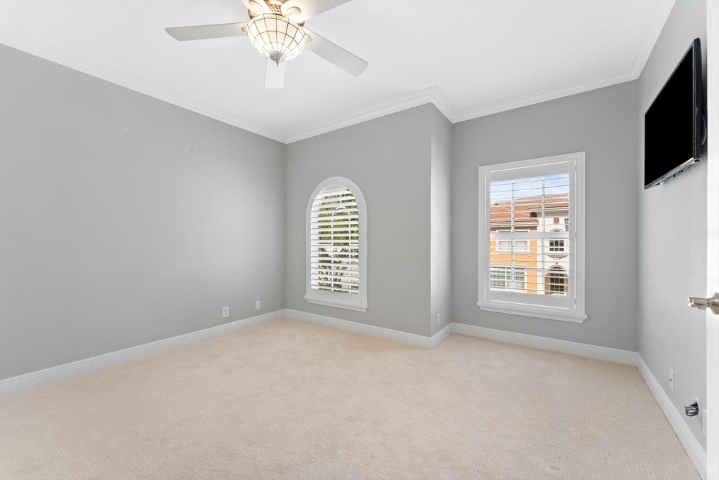 604 Ne Francesca Lane - Photo 22