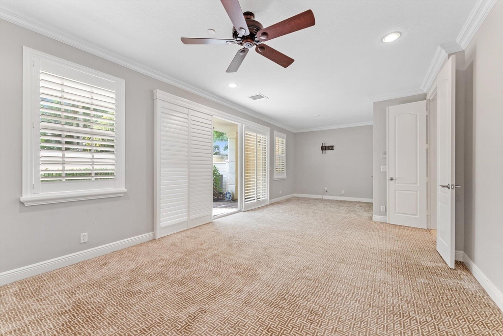 604 Ne Francesca Lane - Photo 35