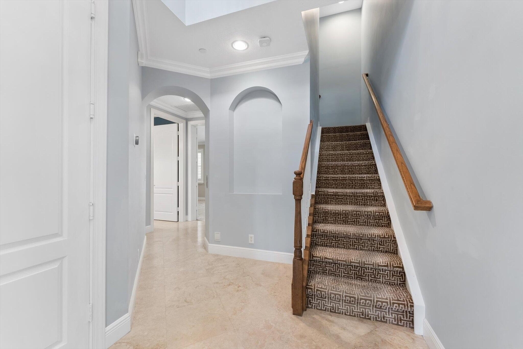 604 Ne Francesca Lane - Photo 2