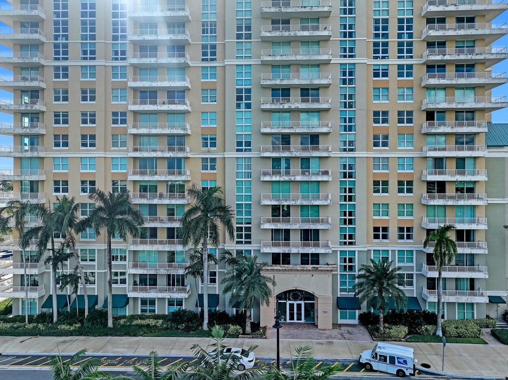 700 E Boynton Beach Boulevard - Photo 2