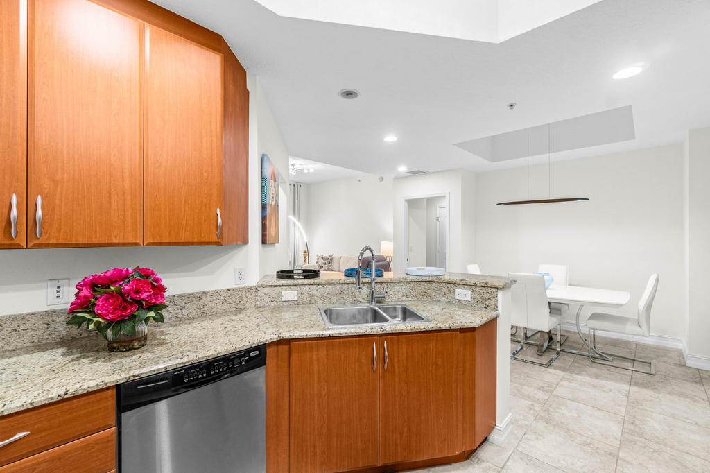 701 S Olive Avenue - Photo 7