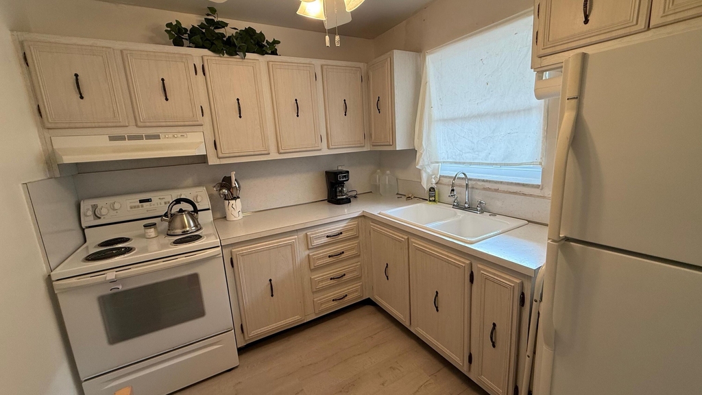 705 Lori Drive - Photo 5