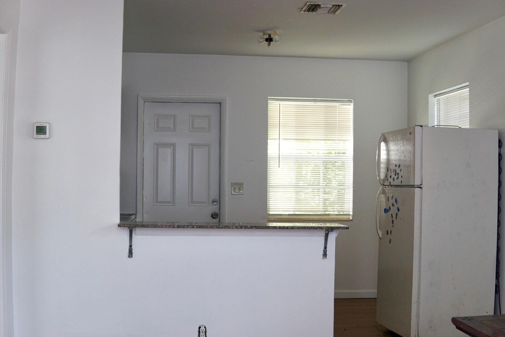 1307 Lucerne Avenue - Photo 2