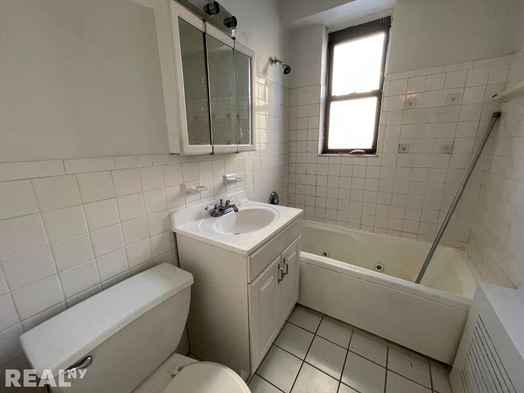240 E 82nd St - Photo 6