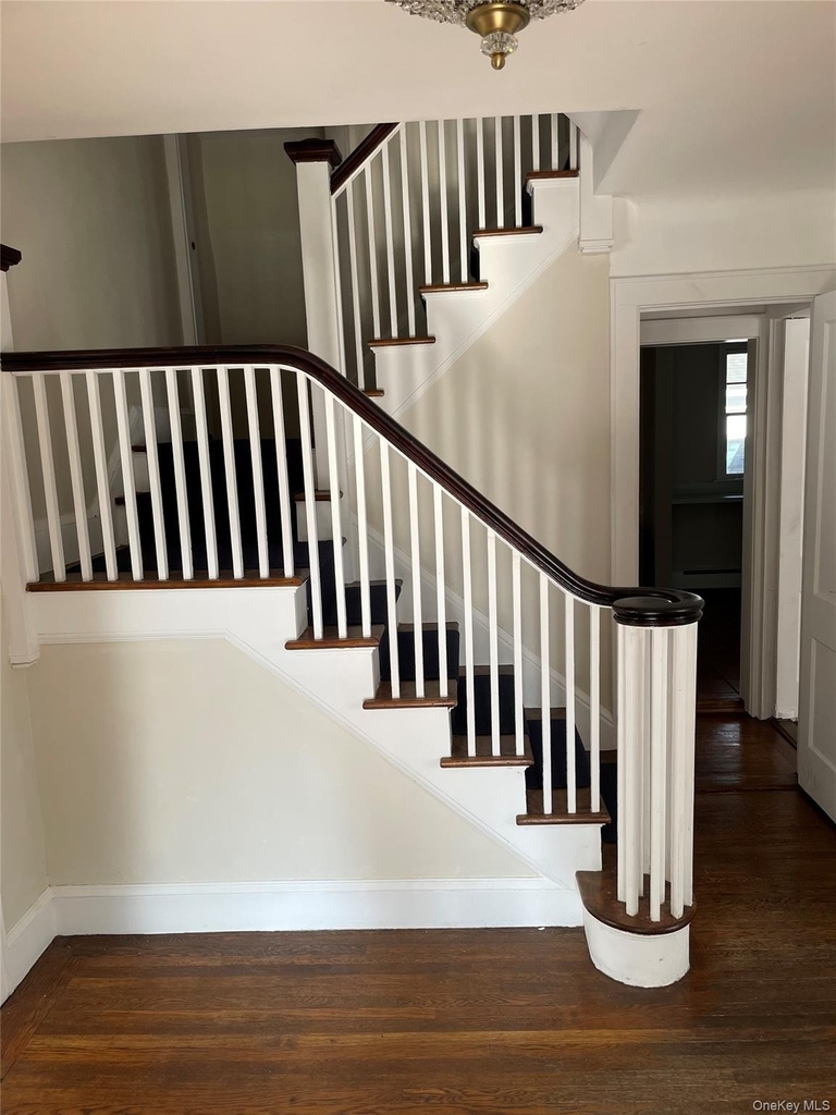 56 Nassau Boulevard - Photo 1
