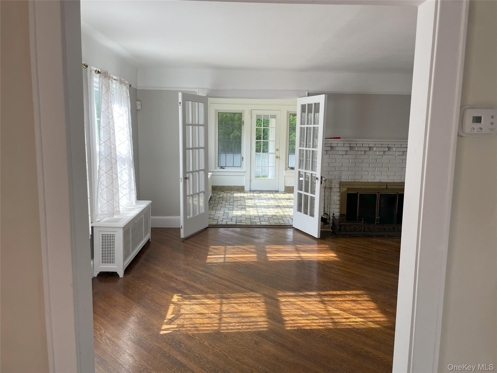 56 Nassau Boulevard - Photo 8