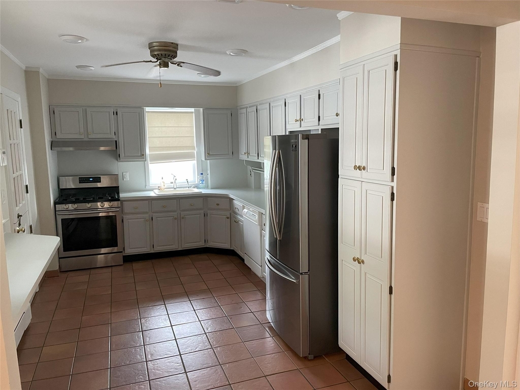 56 Nassau Boulevard - Photo 9