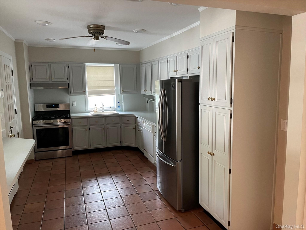 56 Nassau Boulevard - Photo 2