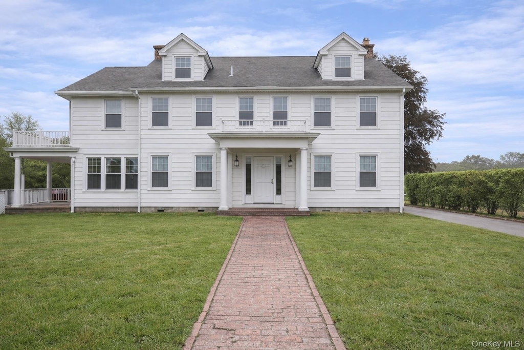 56 Nassau Boulevard - Photo 0