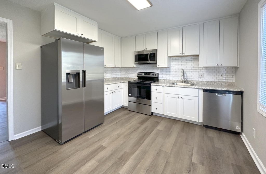 813 S Blount Street - Photo 11