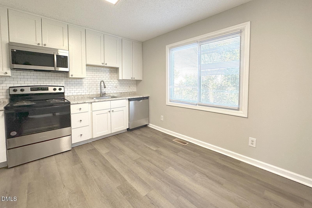 813 S Blount Street - Photo 2