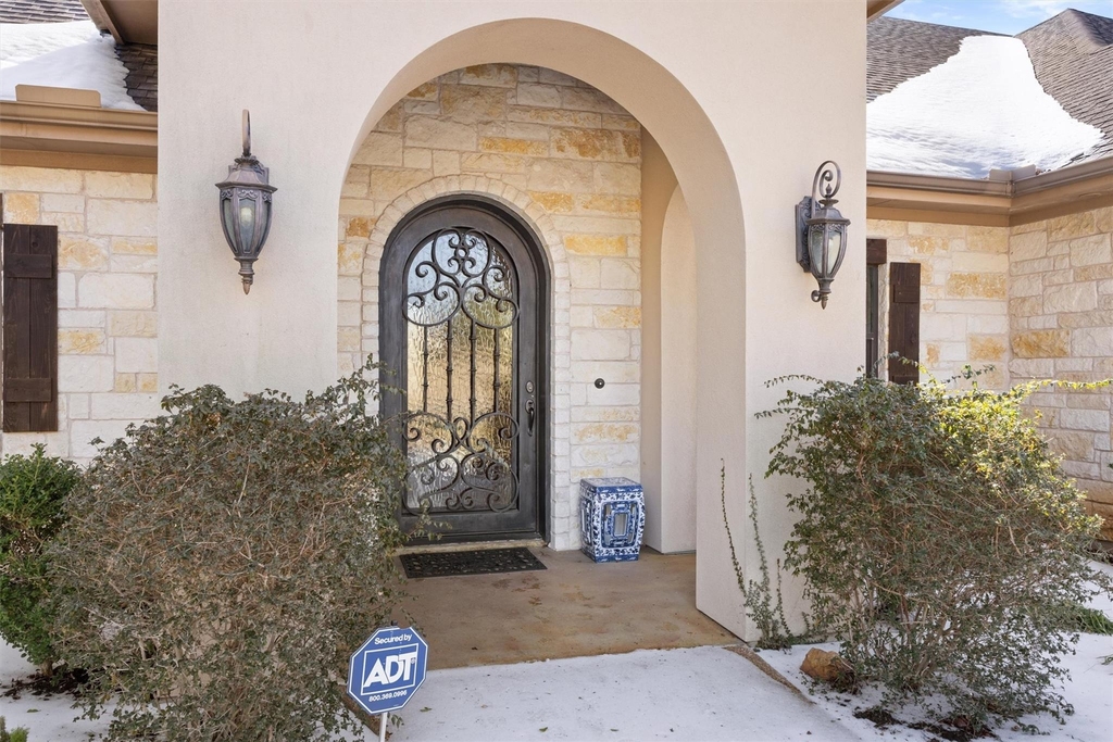 203 Pristine Ln - Photo 0