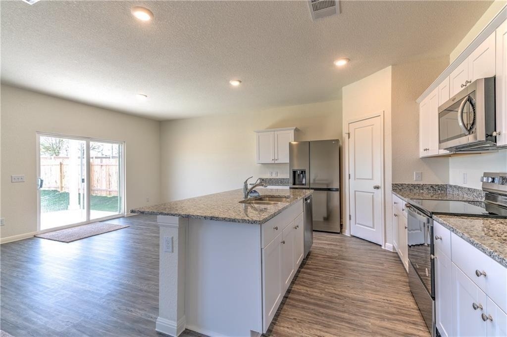 19507 Cloudy Bay Dr - Photo 2