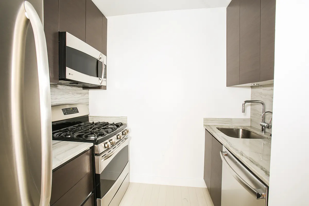 West 48th Street - Photo 3
