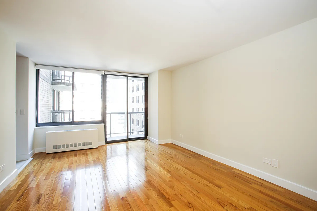 West 48th Street - Photo 1