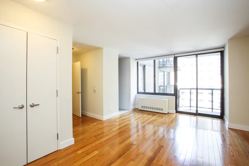 West 48th Street - Photo 0